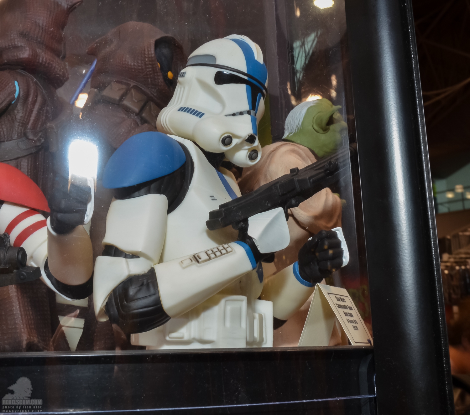 Diamond_Select_Toys_Star_Wars_NYCC-02.jpg