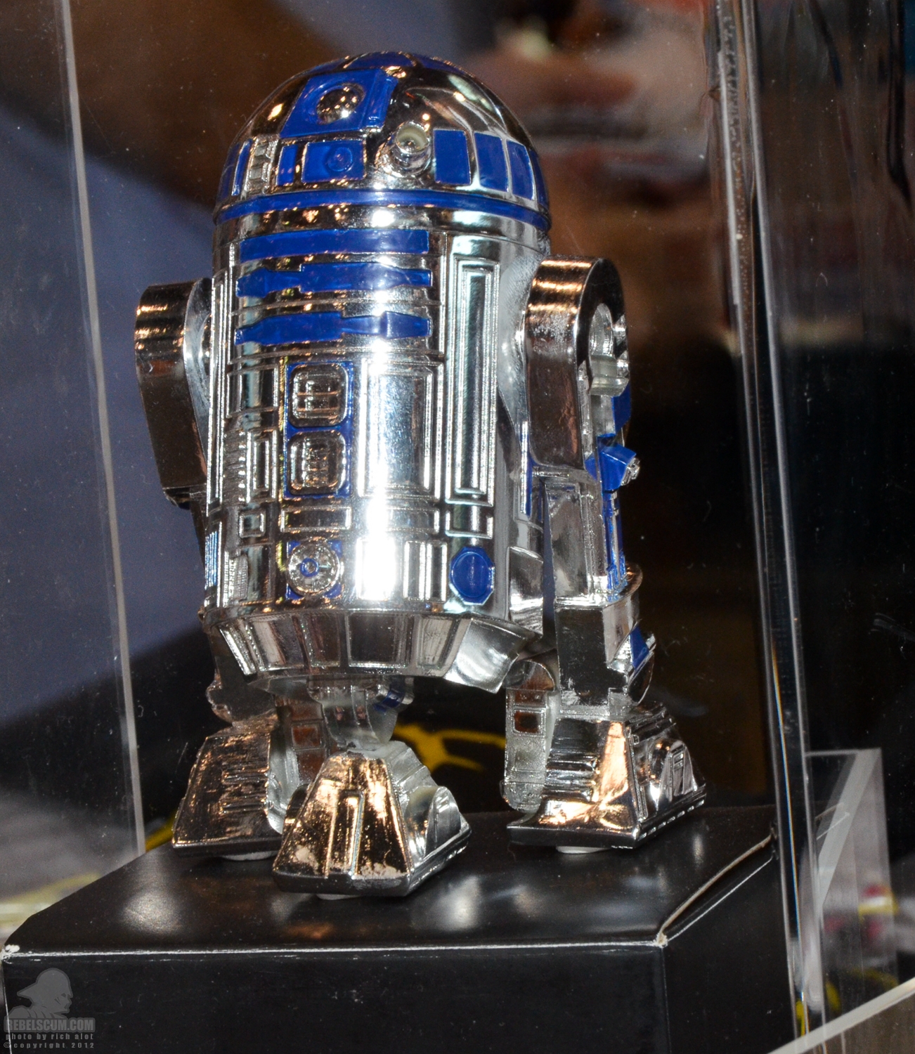 Dudebox_R2-D2_NYCC-04.jpg