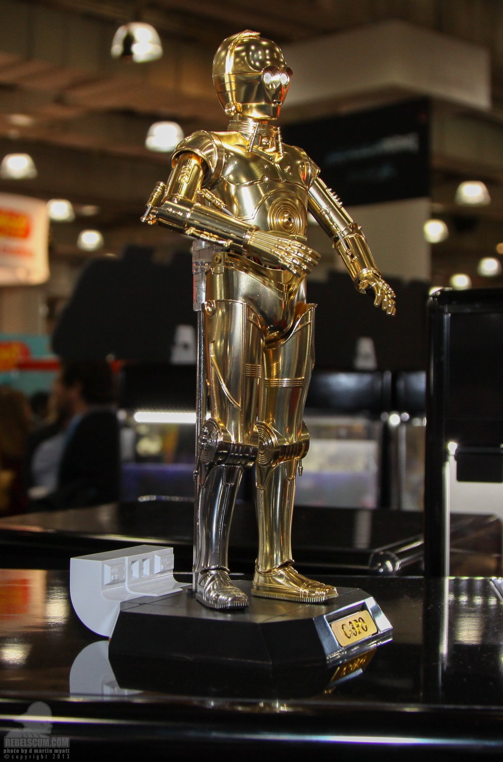 2013_International_Toy_Fair_C-3PO-02.jpg