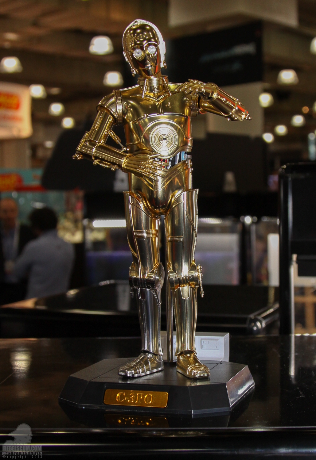 2013_International_Toy_Fair_C-3PO-15.jpg