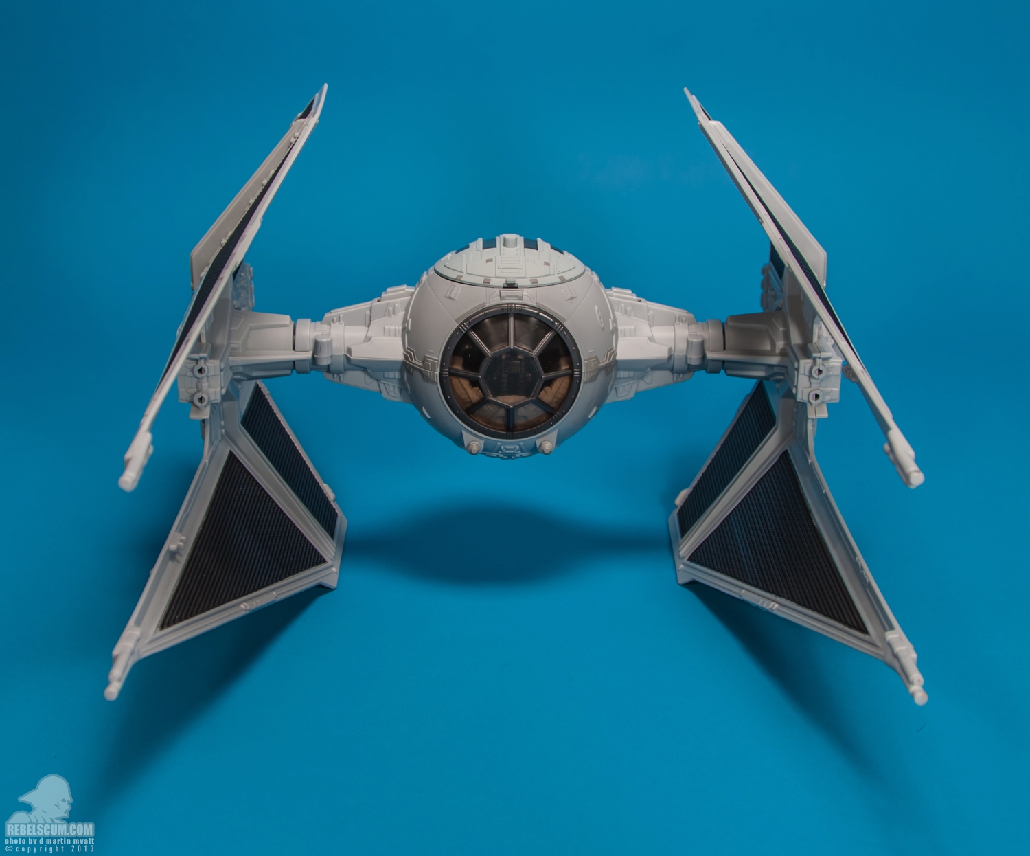 TIE-Interceptor-The-Vintage-Collection-Hasbro-TVC-001.jpg