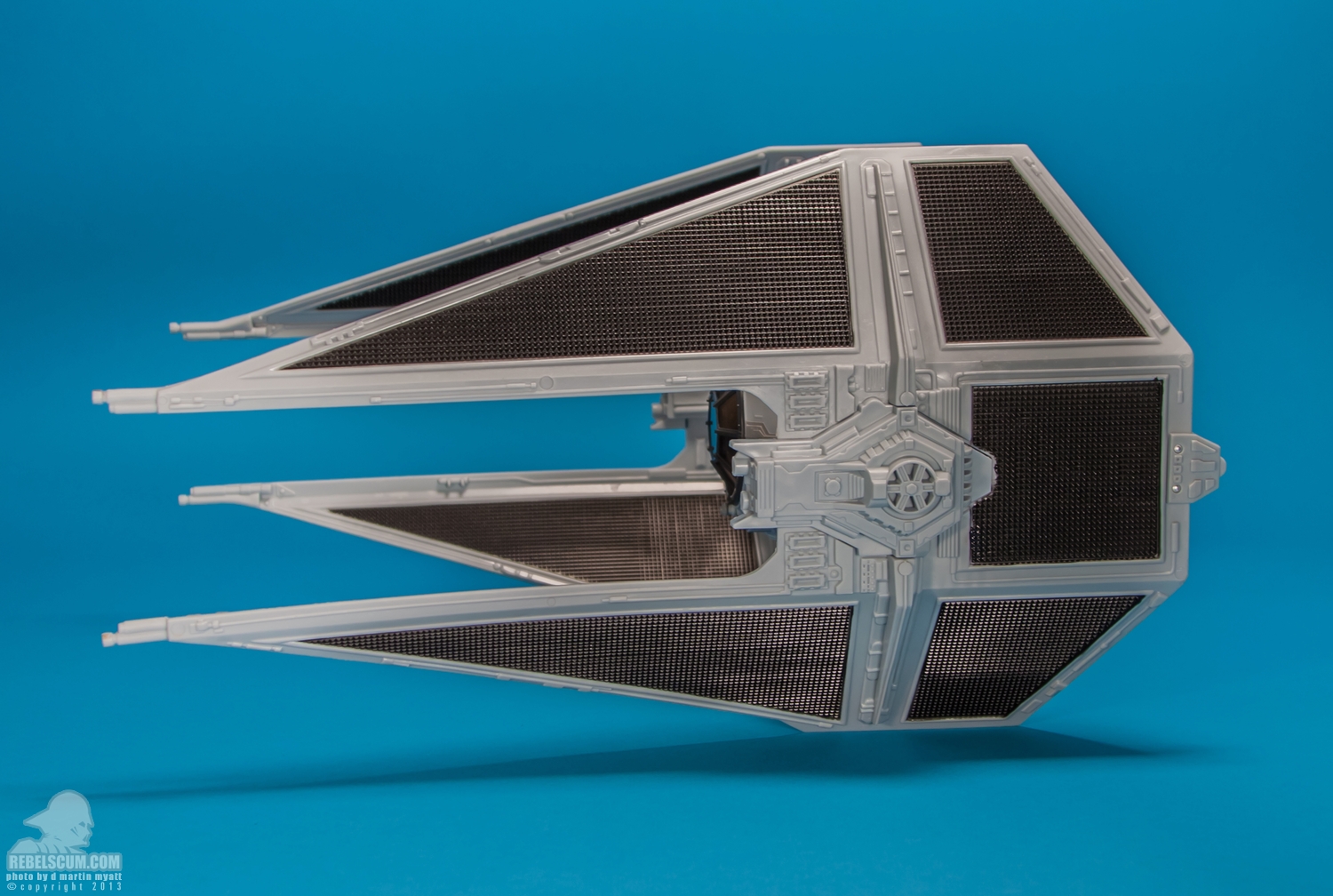 TIE-Interceptor-The-Vintage-Collection-Hasbro-TVC-006.jpg