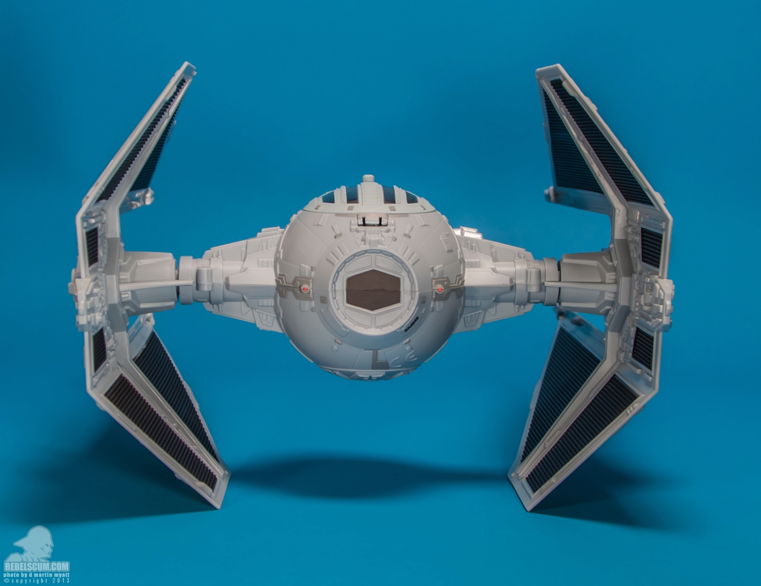 TIE-Interceptor-The-Vintage-Collection-Hasbro-TVC-007.jpg