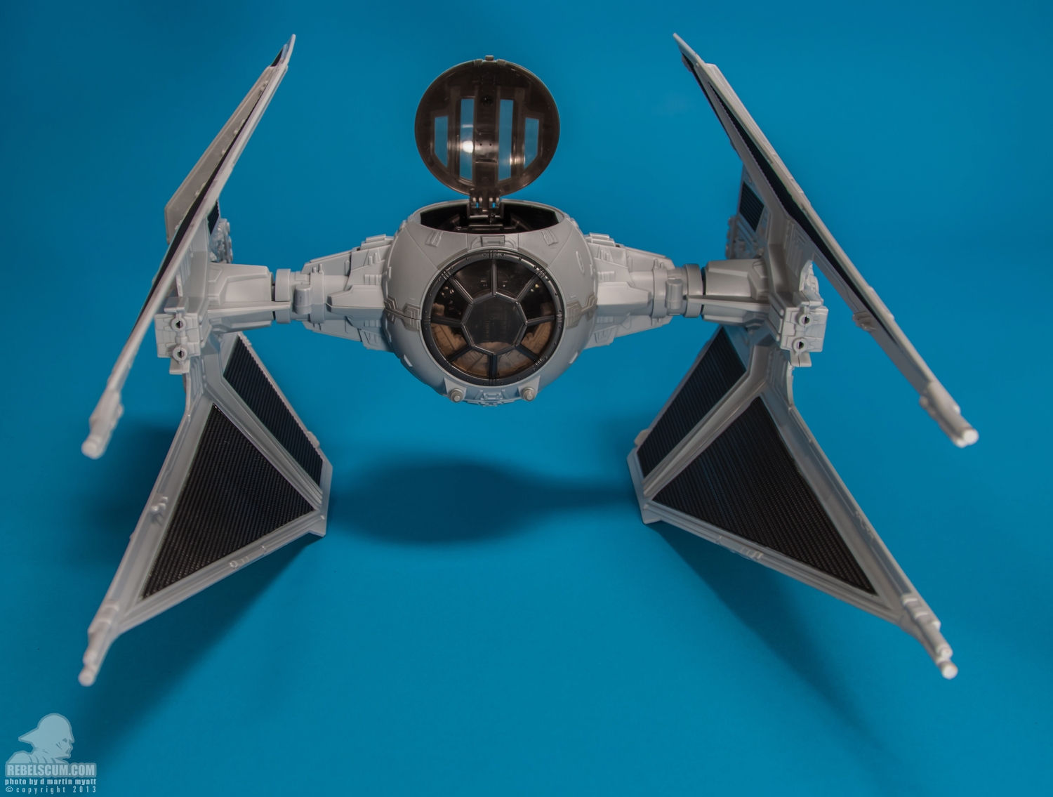 TIE-Interceptor-The-Vintage-Collection-Hasbro-TVC-011.jpg