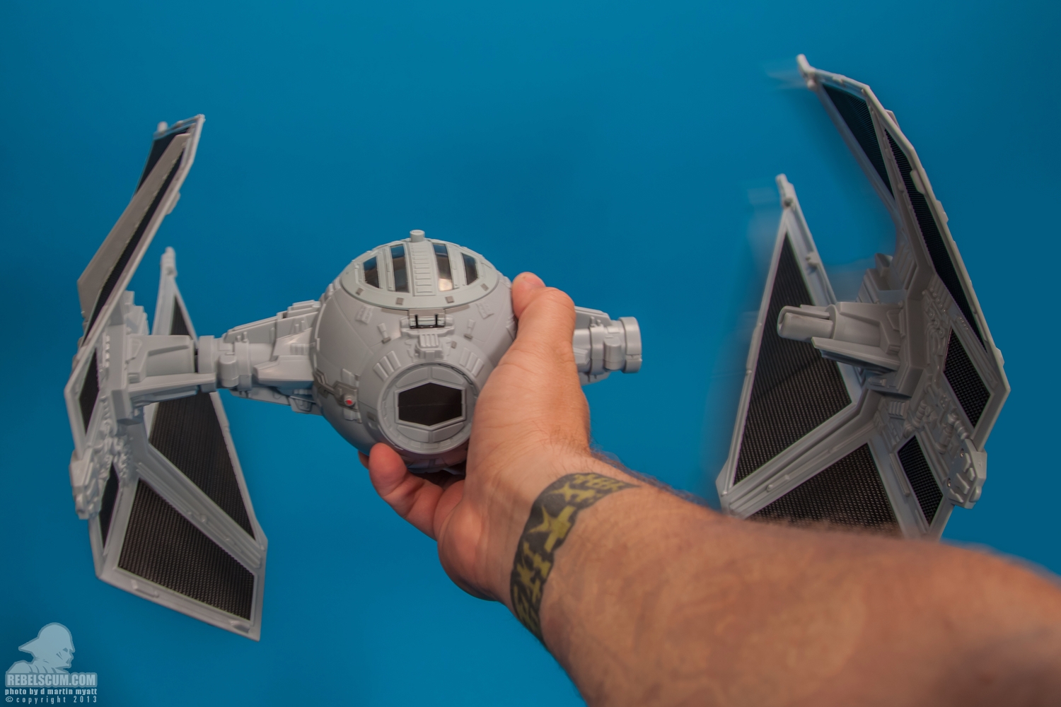 TIE-Interceptor-The-Vintage-Collection-Hasbro-TVC-012.jpg