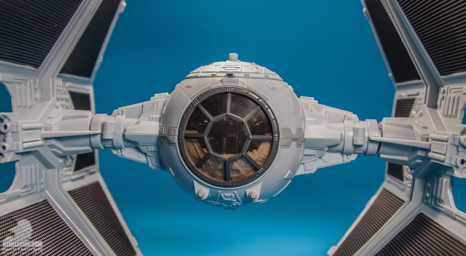 TIE-Interceptor-The-Vintage-Collection-Hasbro-TVC-015.jpg