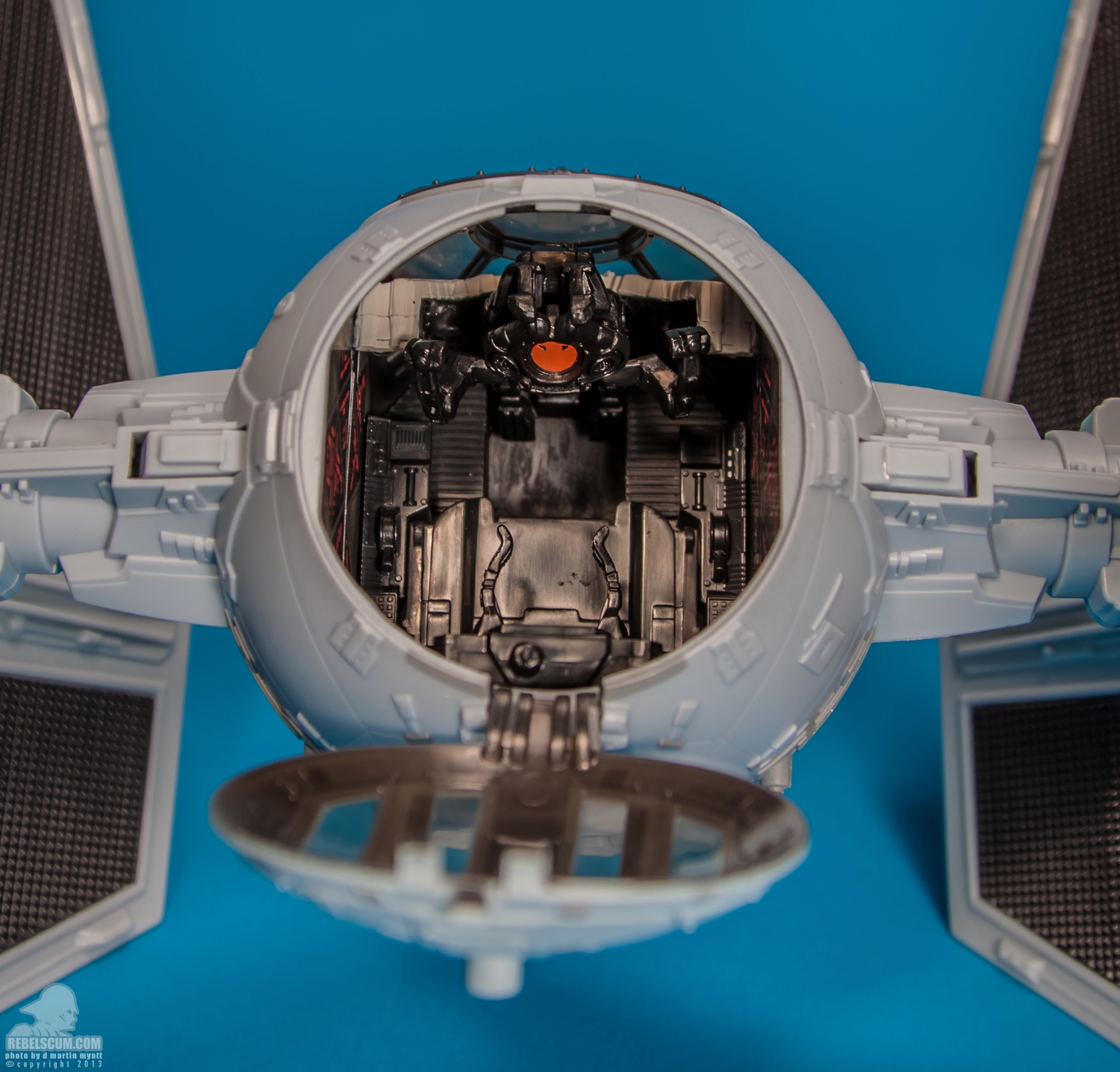 TIE-Interceptor-The-Vintage-Collection-Hasbro-TVC-016.jpg