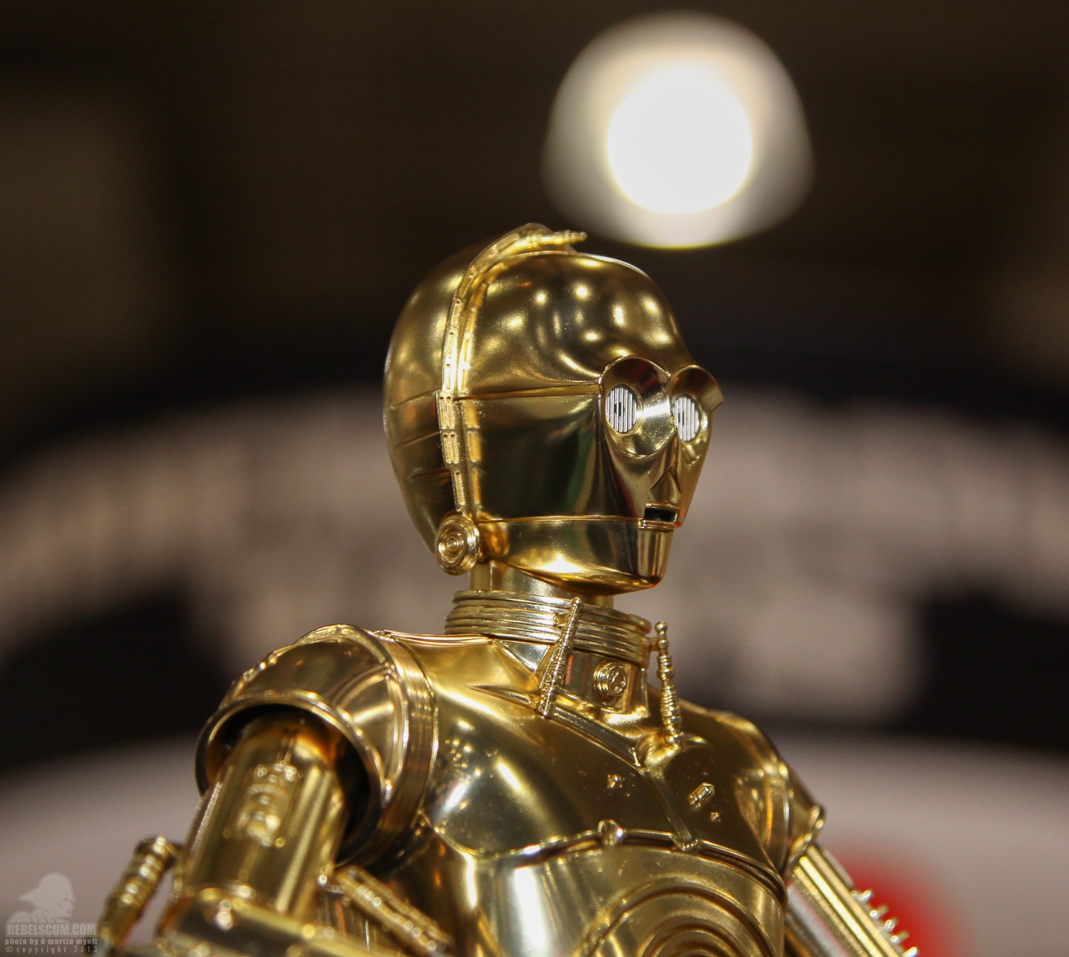 2013_International_Toy_Fair_C-3PO-07.jpg