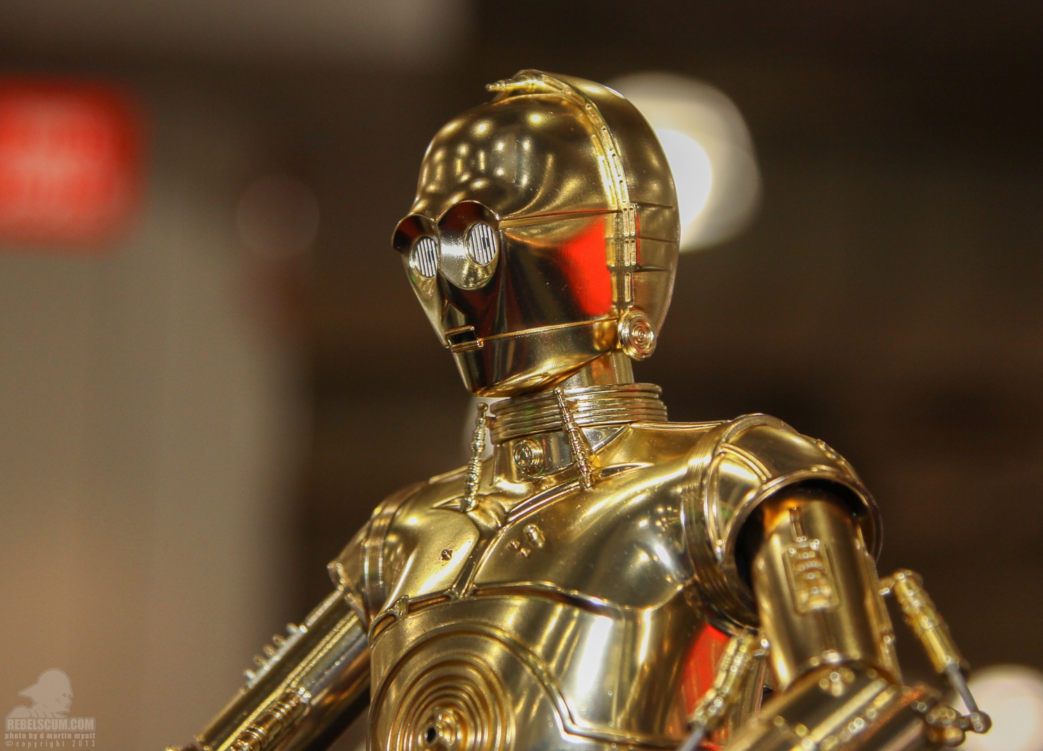 2013_International_Toy_Fair_C-3PO-09.jpg