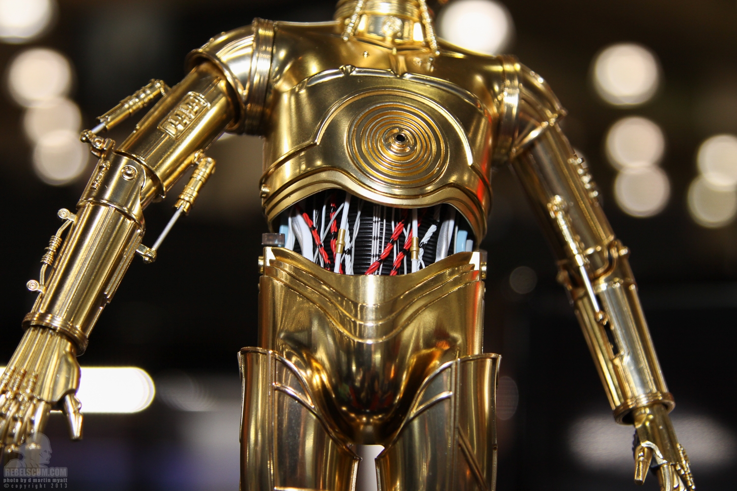 2013_International_Toy_Fair_C-3PO-21.jpg