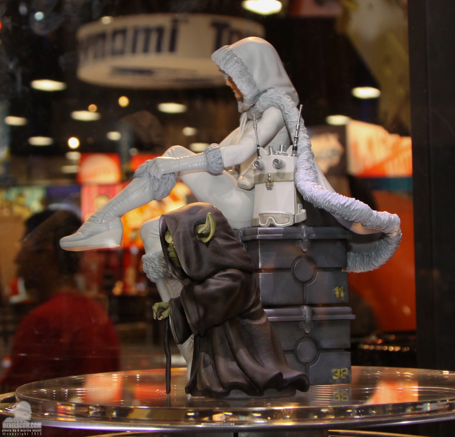 SDCC_2013_Gentle_Giant_Ltd_Star_Wars_Wed-012.jpg