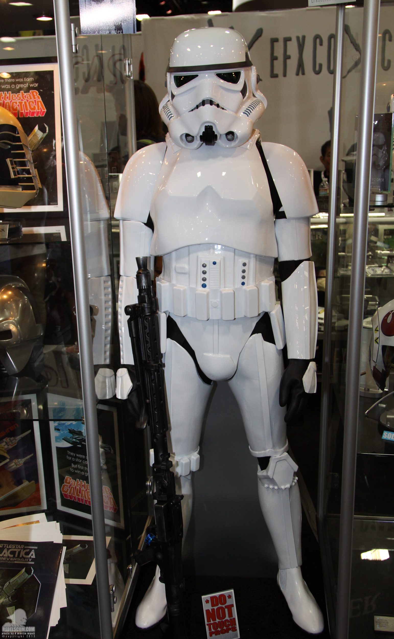 SDCC_2013_eFX_Collectibles_Saturday-050.jpg