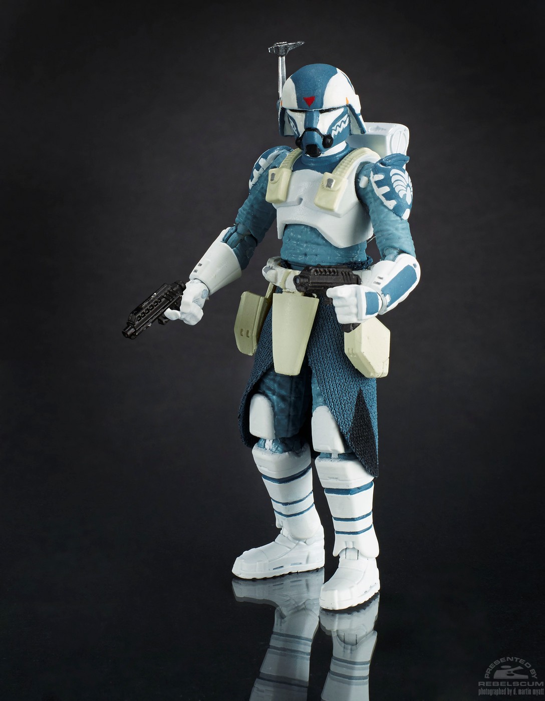 A9359_SW_BlackS_Com_Wolffe copy.jpg