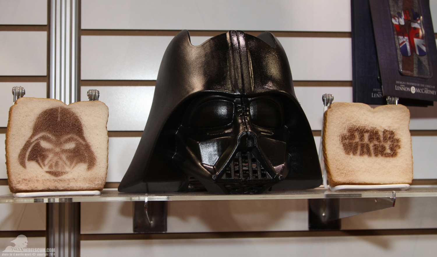 Toy-Fair-2014-Pangea-Brands-Darth-Vader-Toaster-001.jpg
