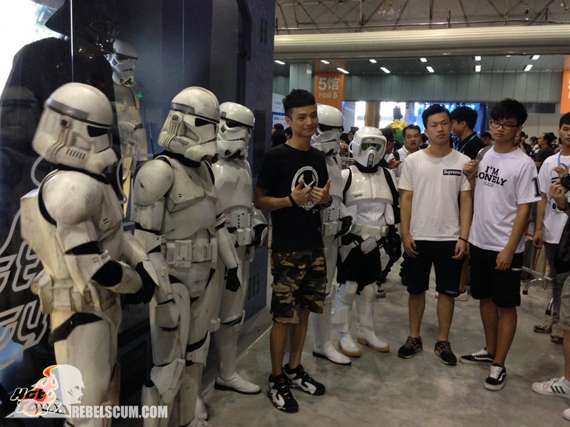 Hot-Toys-Star-Wars-MMS-Han-Solo-Chewbacca-China-CICF-Expo-007.jpg