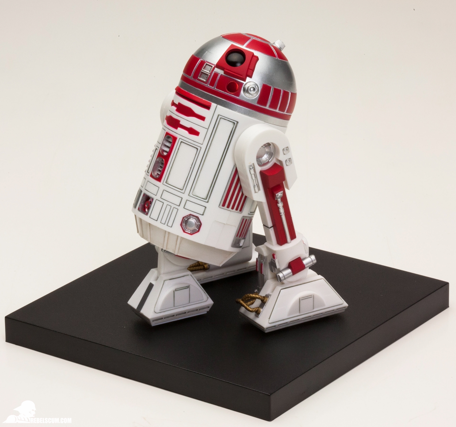 Kotobukiya-Star-Wars-R2-M5-ARTFX-plus-003.jpg