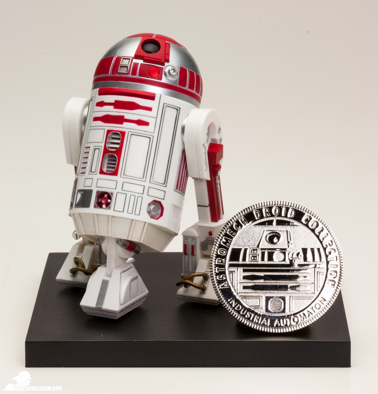 Kotobukiya-Star-Wars-R2-M5-ARTFX-plus-006.jpg