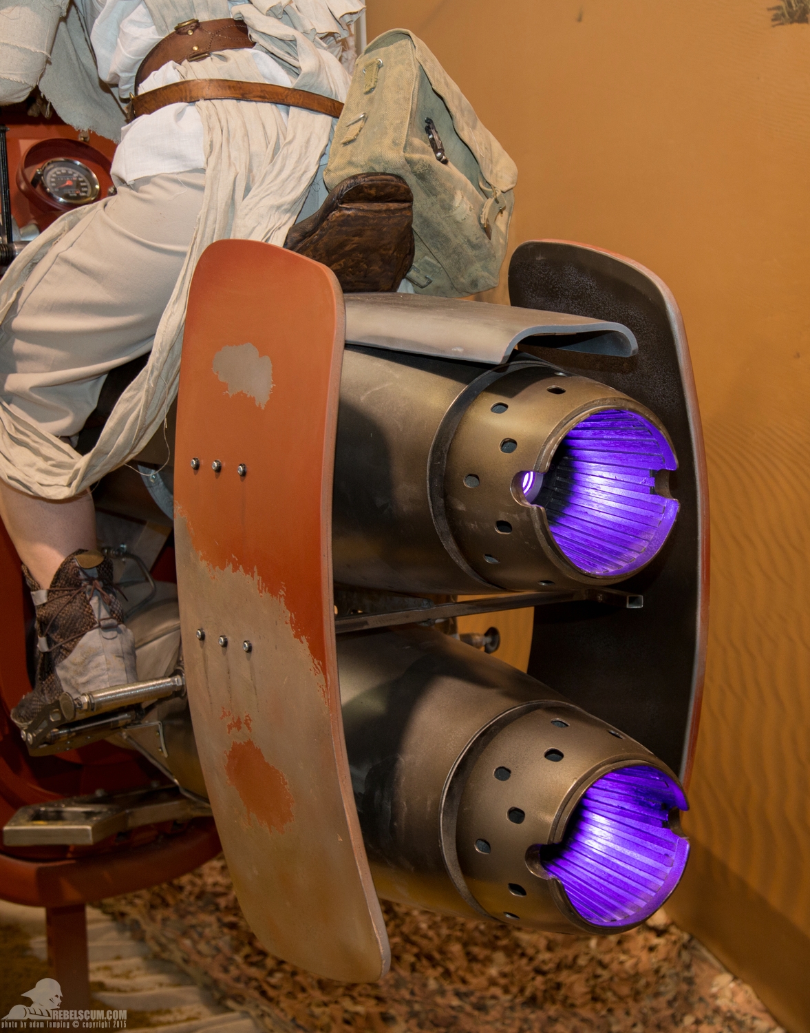 Star-Wars-Celebration-Anaheim-2015-501-Belgian-Garrison-Kira-Bumper-Car-009.jpg