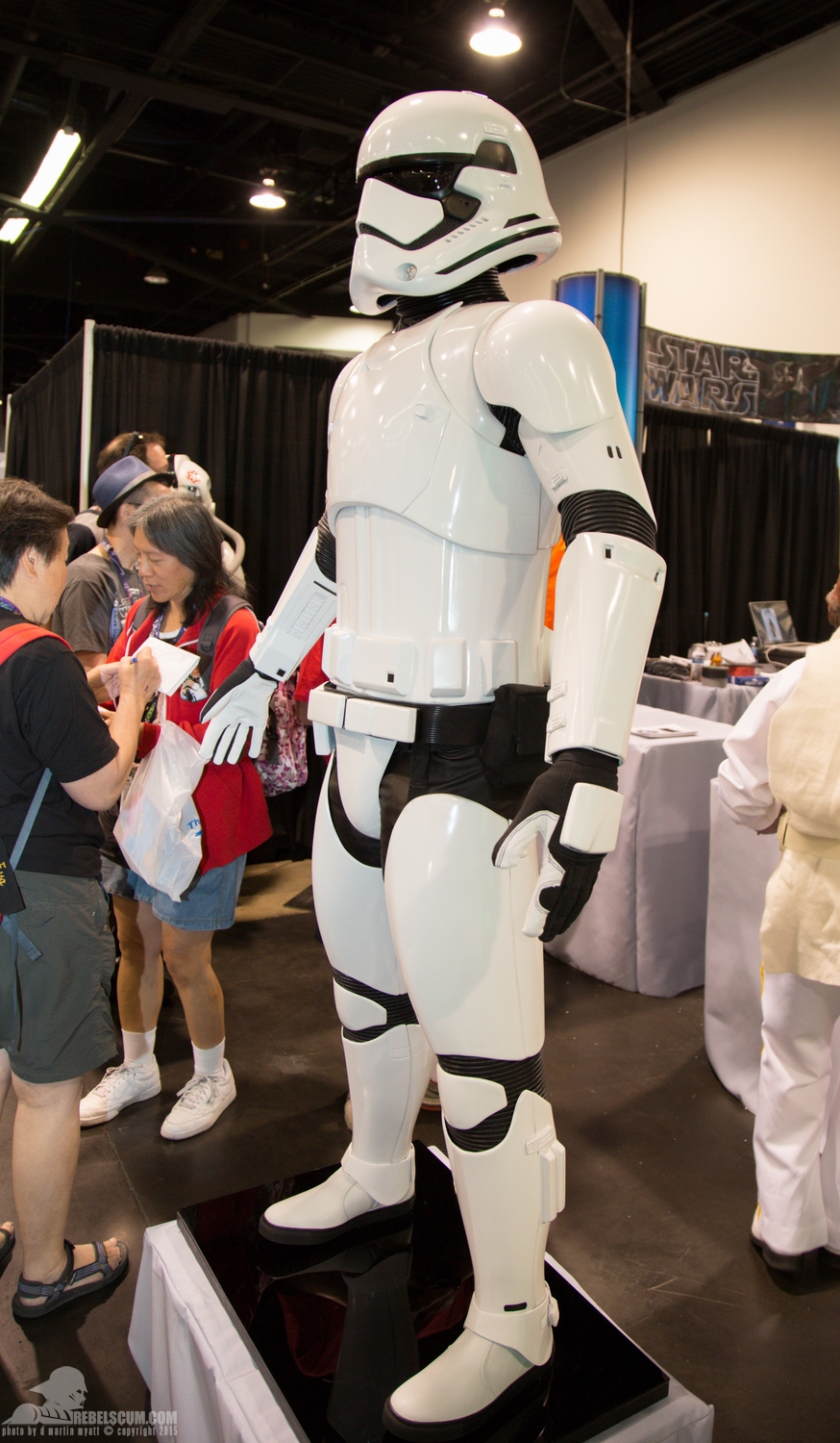 Star-Wars-Celebration-Anaheim-2015-ANOVOS-010.jpg