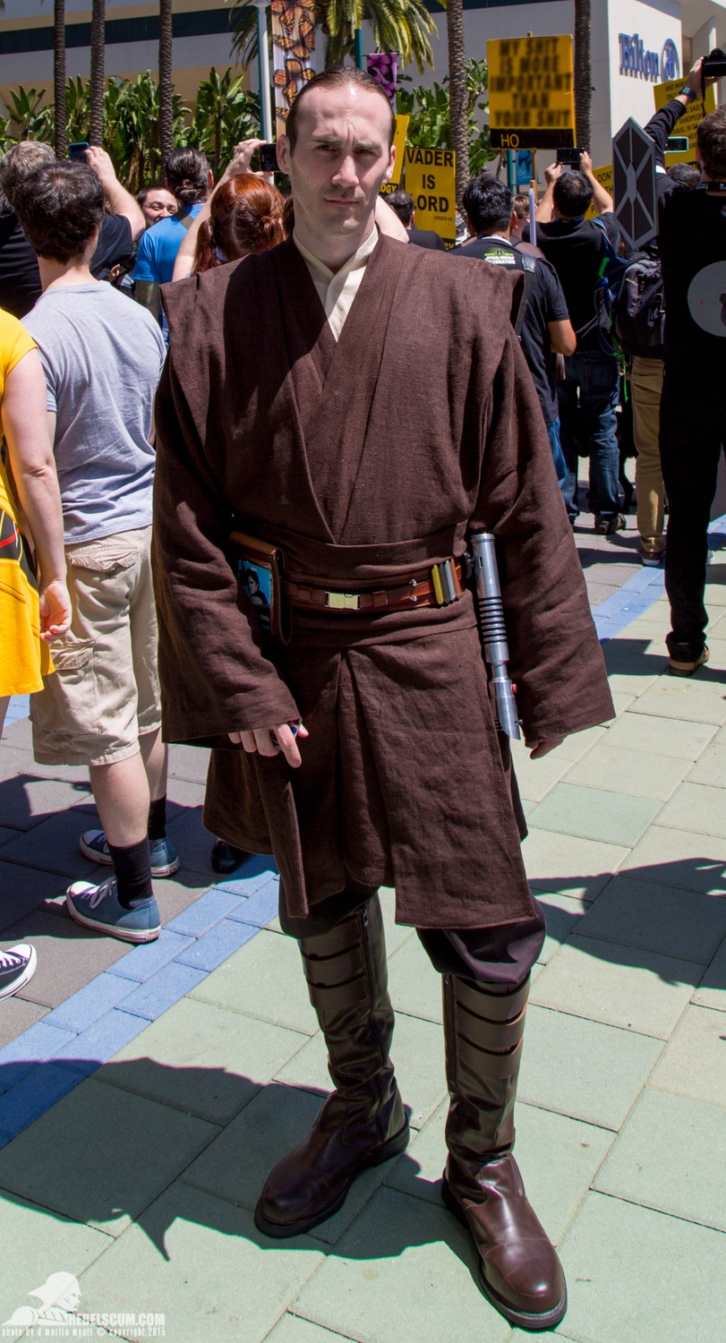 Star-Wars-Celebration-Anaheim-2015-Cosplay-costumes-038.jpg