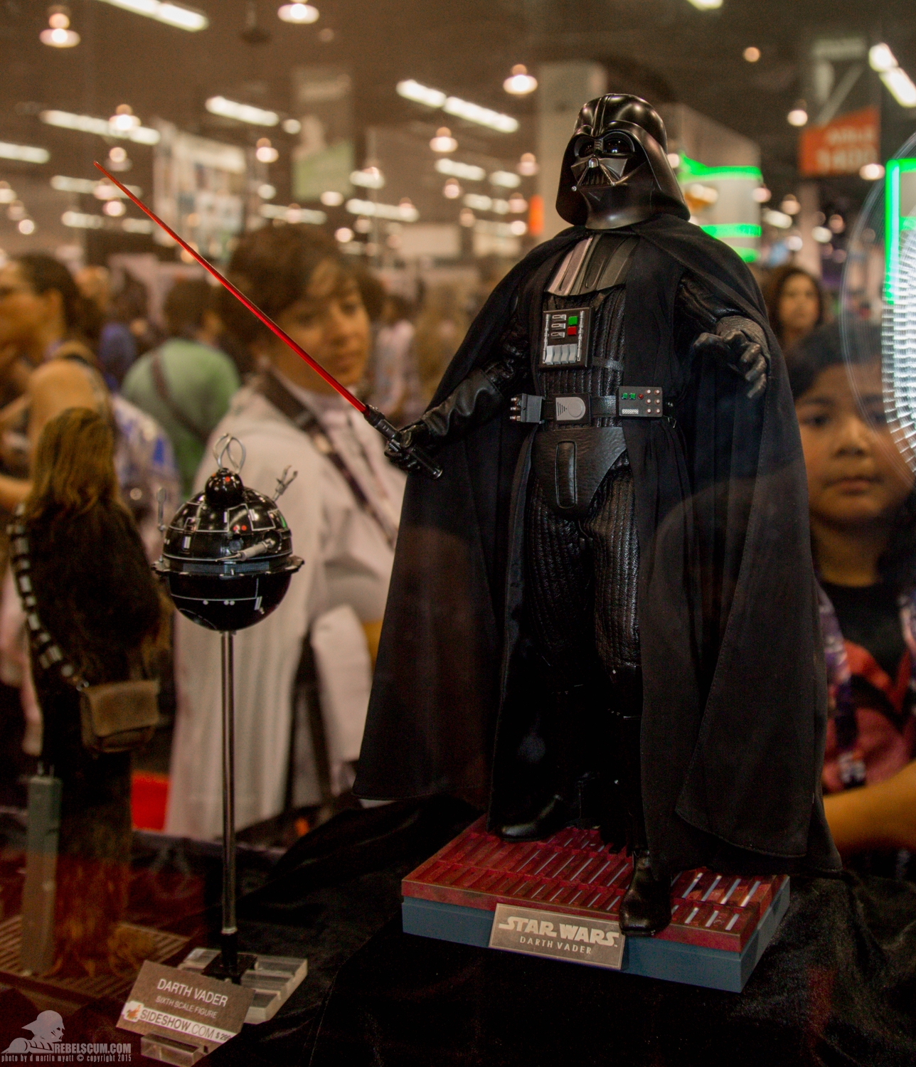 Star-Wars-Celebration-Anaheim-2015-Hot-Toys-002.jpg