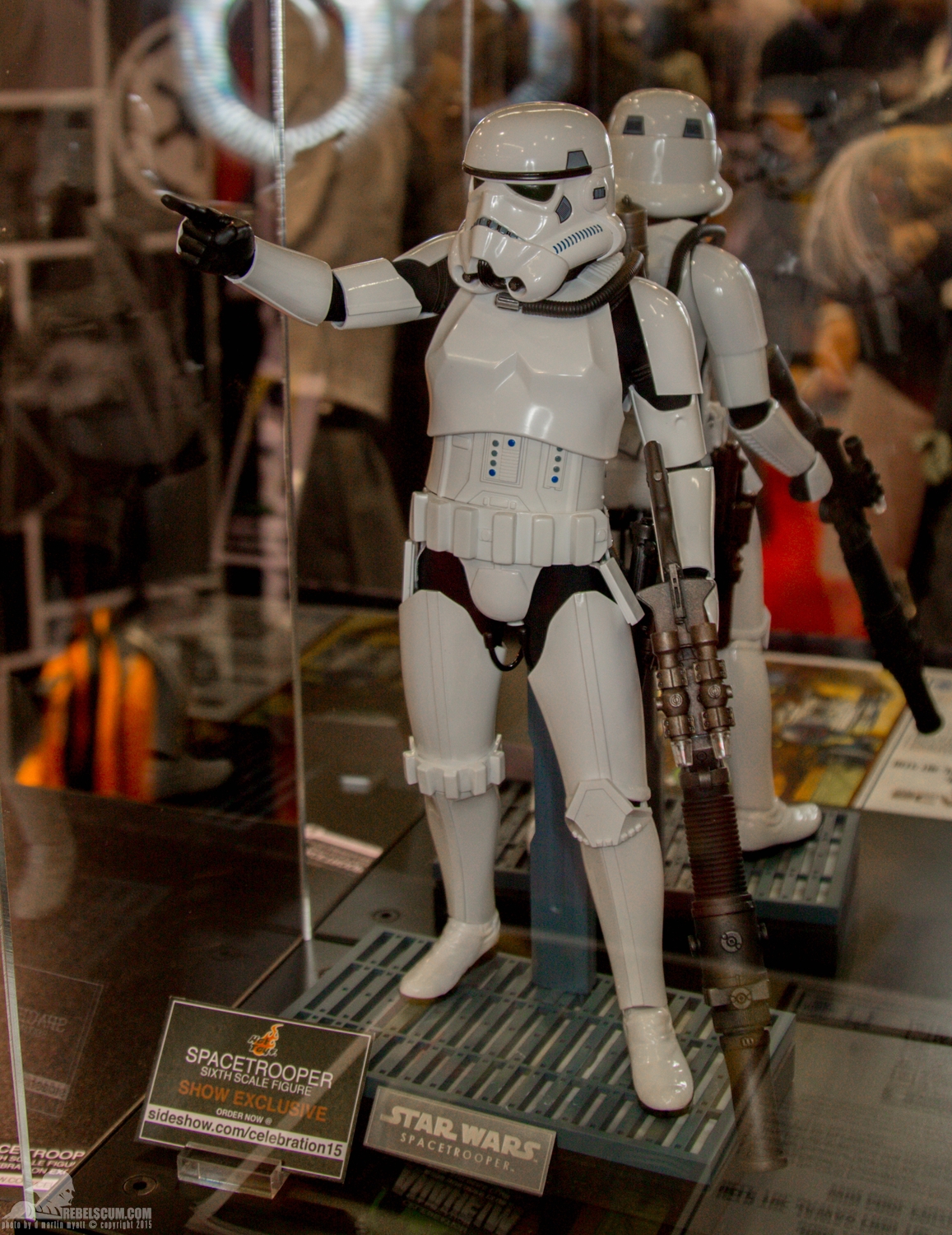 Star-Wars-Celebration-Anaheim-2015-Hot-Toys-040.jpg