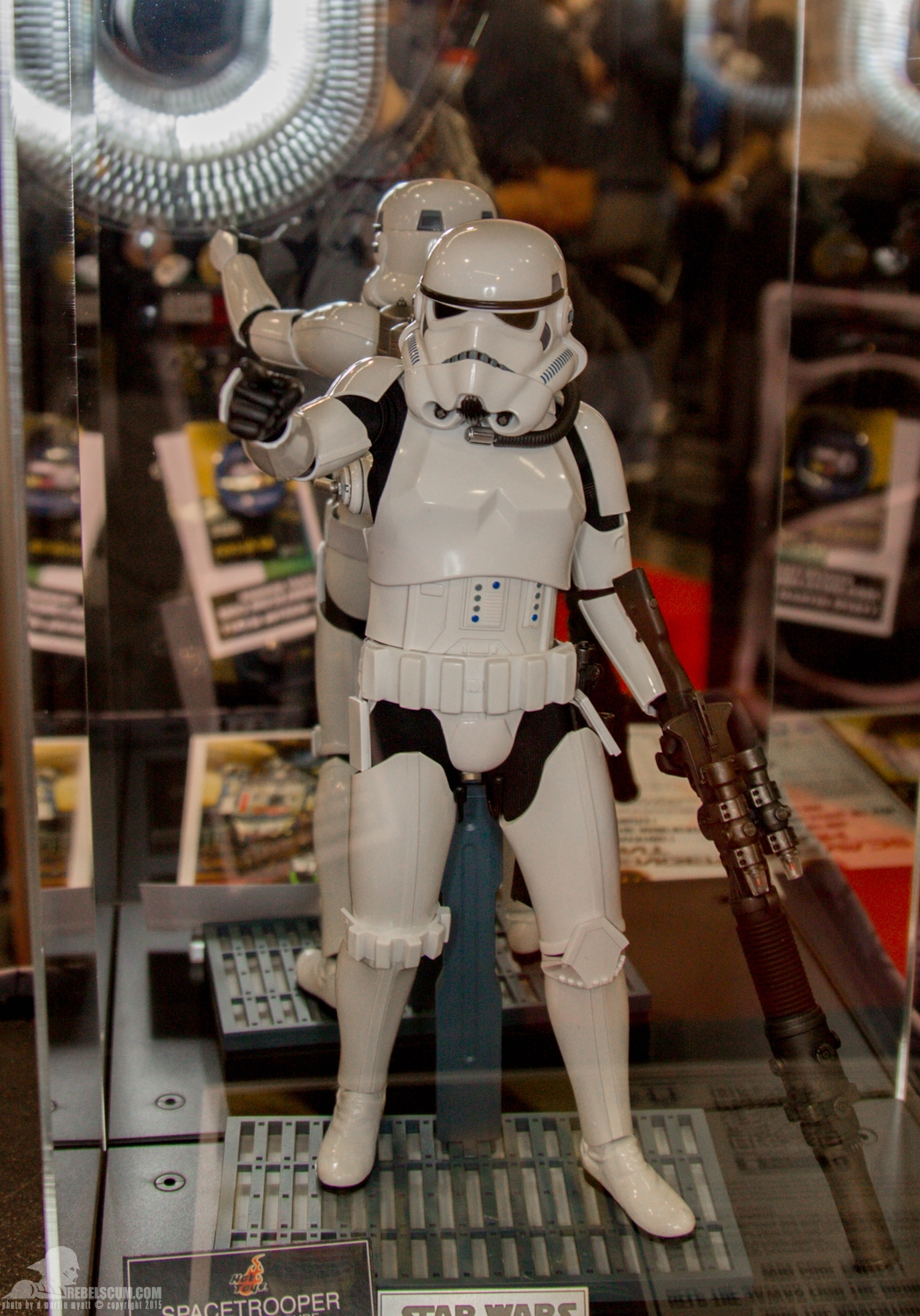 Star-Wars-Celebration-Anaheim-2015-Hot-Toys-041.jpg