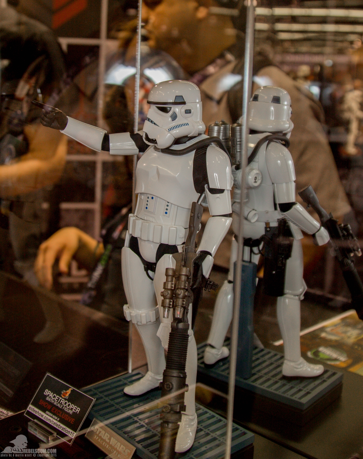 Star-Wars-Celebration-Anaheim-2015-Hot-Toys-042.jpg