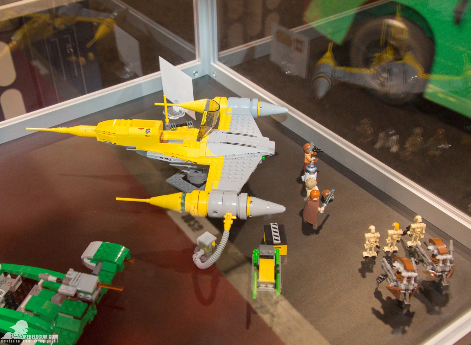 Star-Wars-Celebration-Anaheim-2015-LEGO-055.jpg