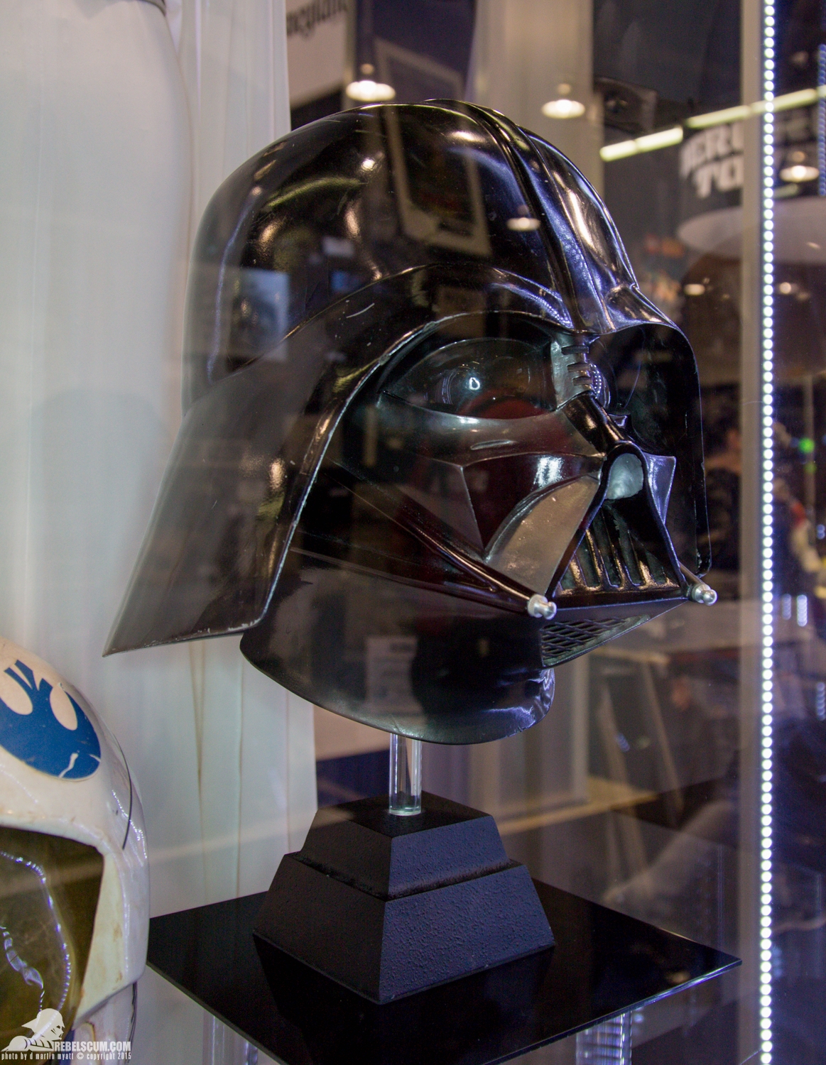 Star-Wars-Celebration-Anaheim-2015-Prop-Store-027.jpg