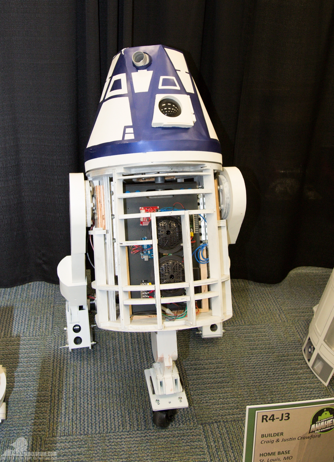 Star-Wars-Celebration-Anaheim-2015-R2-Builders-018.jpg