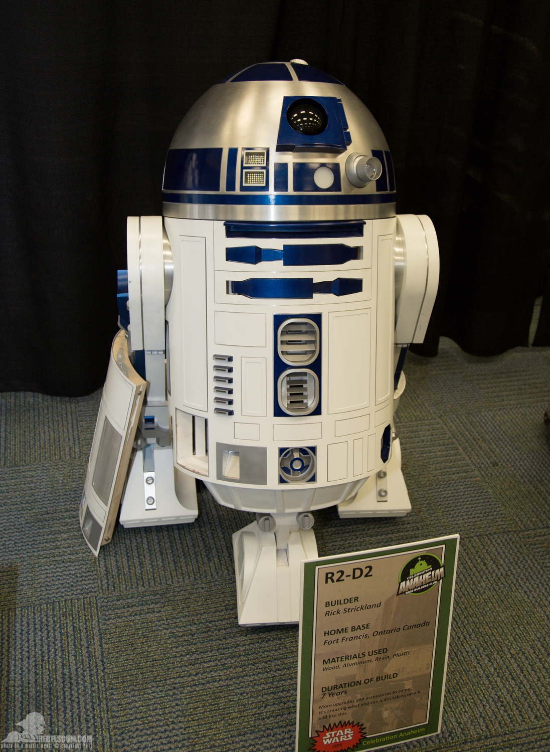 Star-Wars-Celebration-Anaheim-2015-R2-Builders-019.jpg