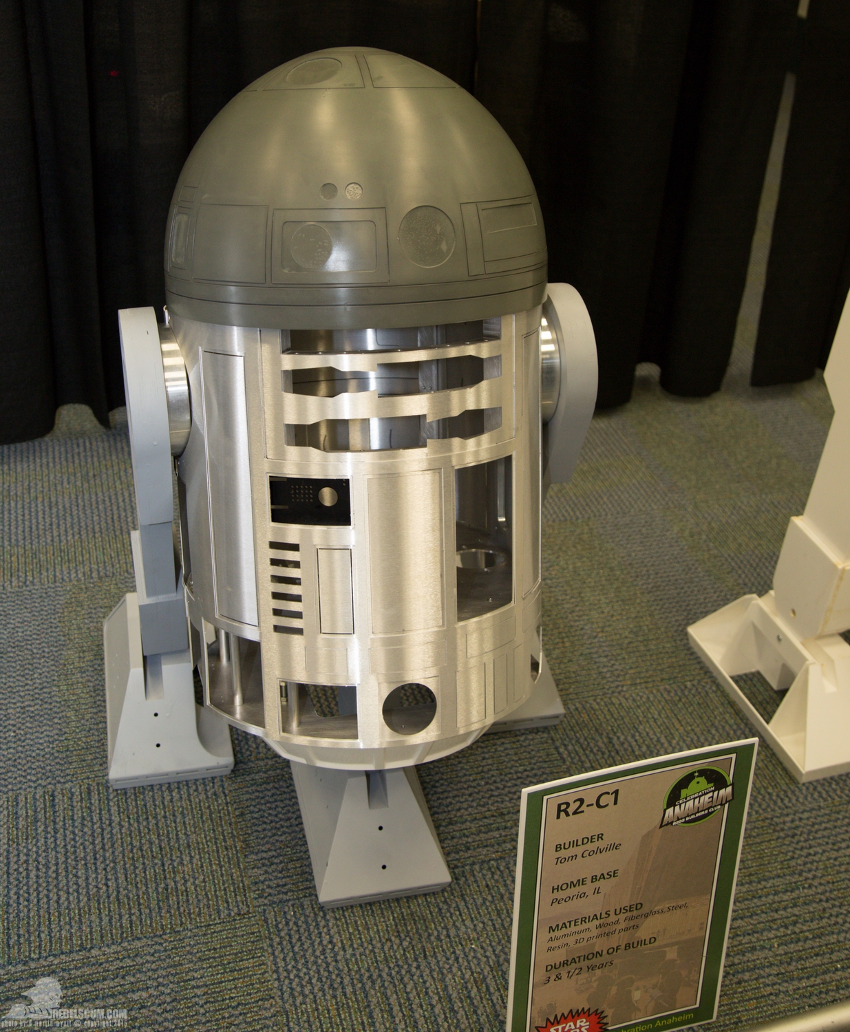 Star-Wars-Celebration-Anaheim-2015-R2-Builders-032.jpg