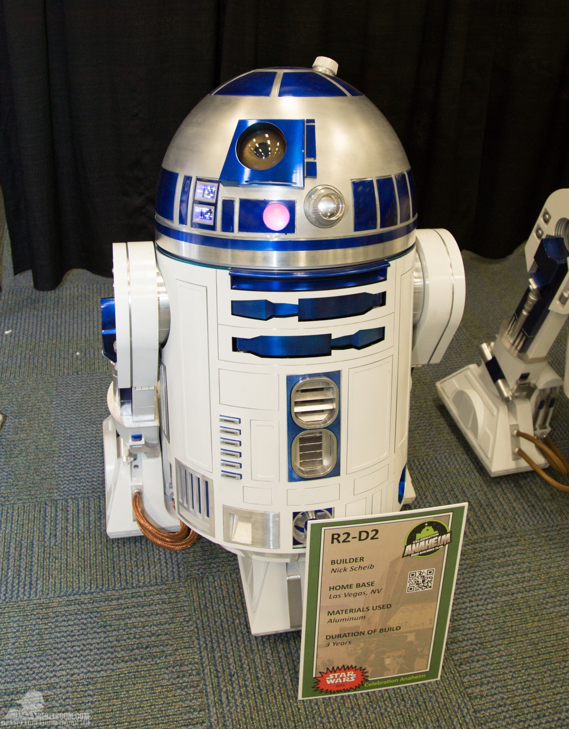 Star-Wars-Celebration-Anaheim-2015-R2-Builders-039.jpg