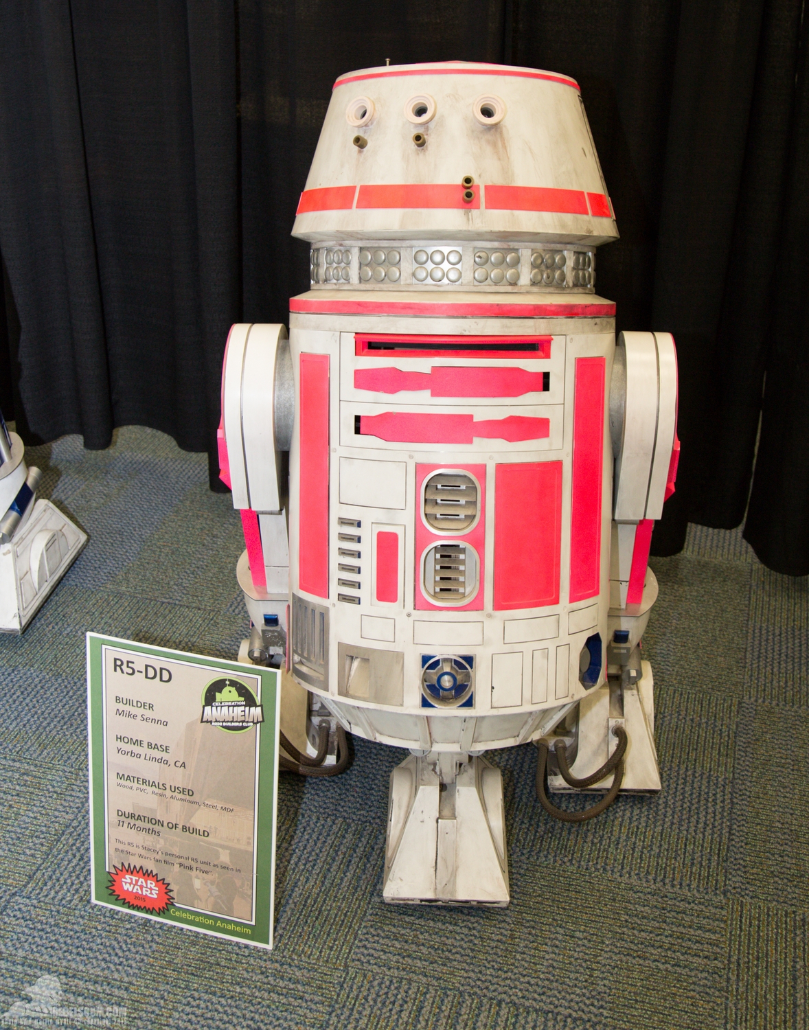 Star-Wars-Celebration-Anaheim-2015-R2-Builders-048.jpg
