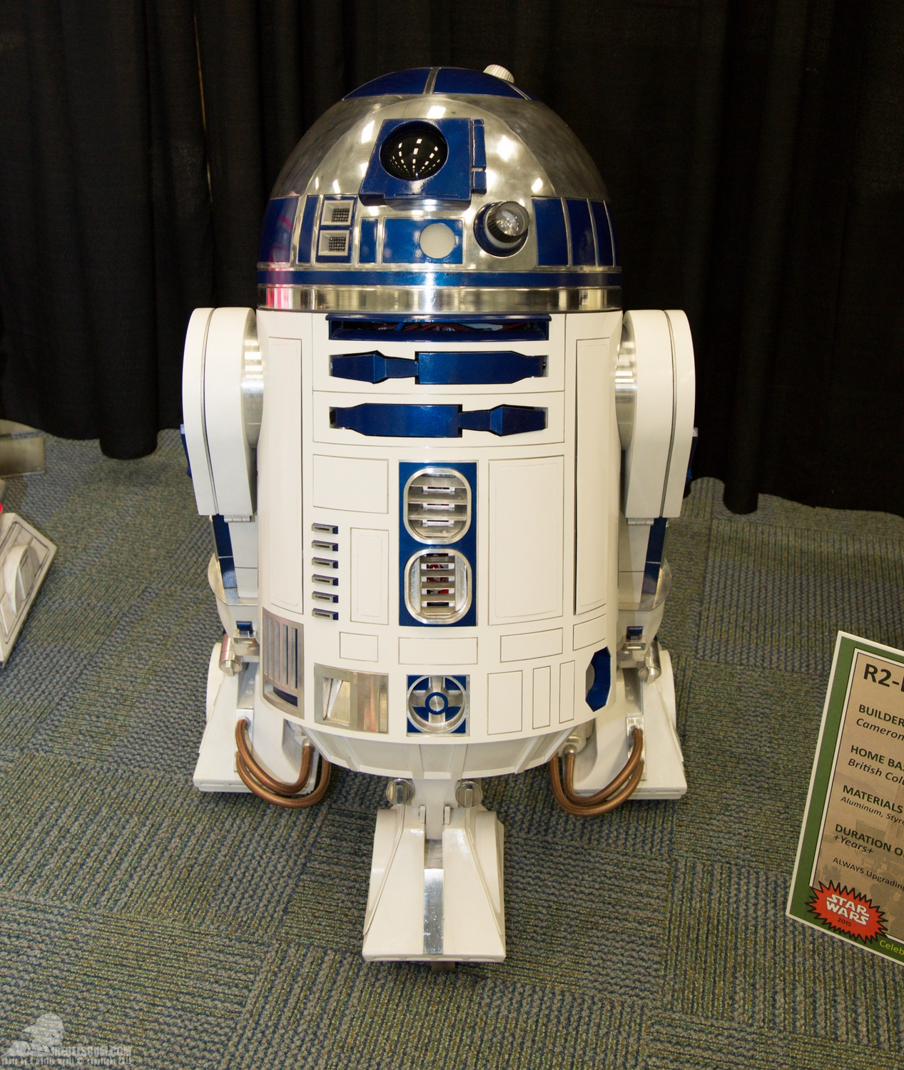 Star-Wars-Celebration-Anaheim-2015-R2-Builders-049.jpg