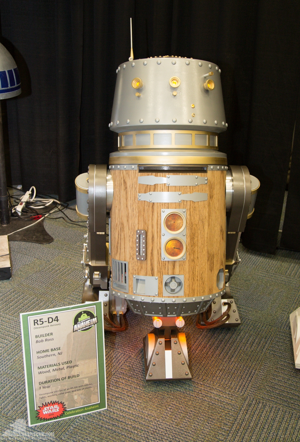 Star-Wars-Celebration-Anaheim-2015-R2-Builders-055.jpg