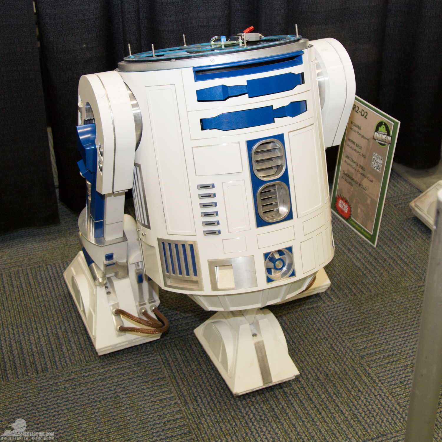 Star-Wars-Celebration-Anaheim-2015-R2-Builders-063.jpg