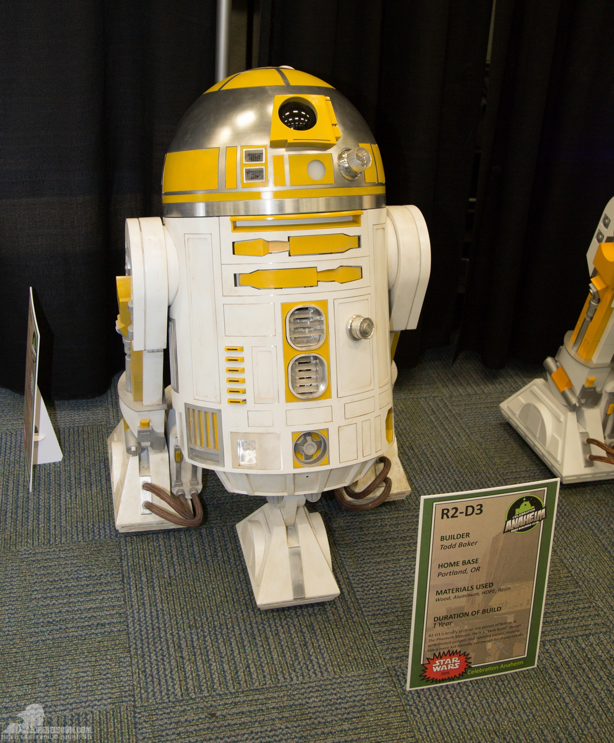 Star-Wars-Celebration-Anaheim-2015-R2-Builders-064.jpg