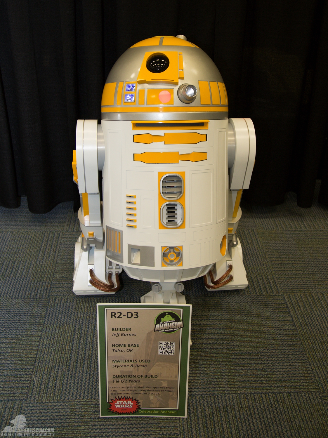 Star-Wars-Celebration-Anaheim-2015-R2-Builders-065.jpg