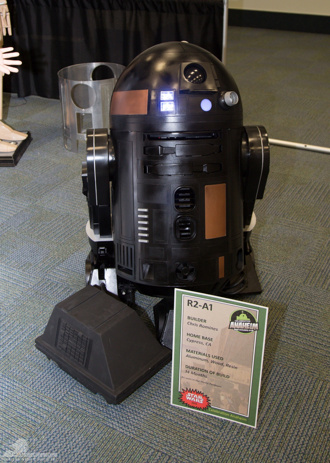 Star-Wars-Celebration-Anaheim-2015-R2-Builders-067.jpg