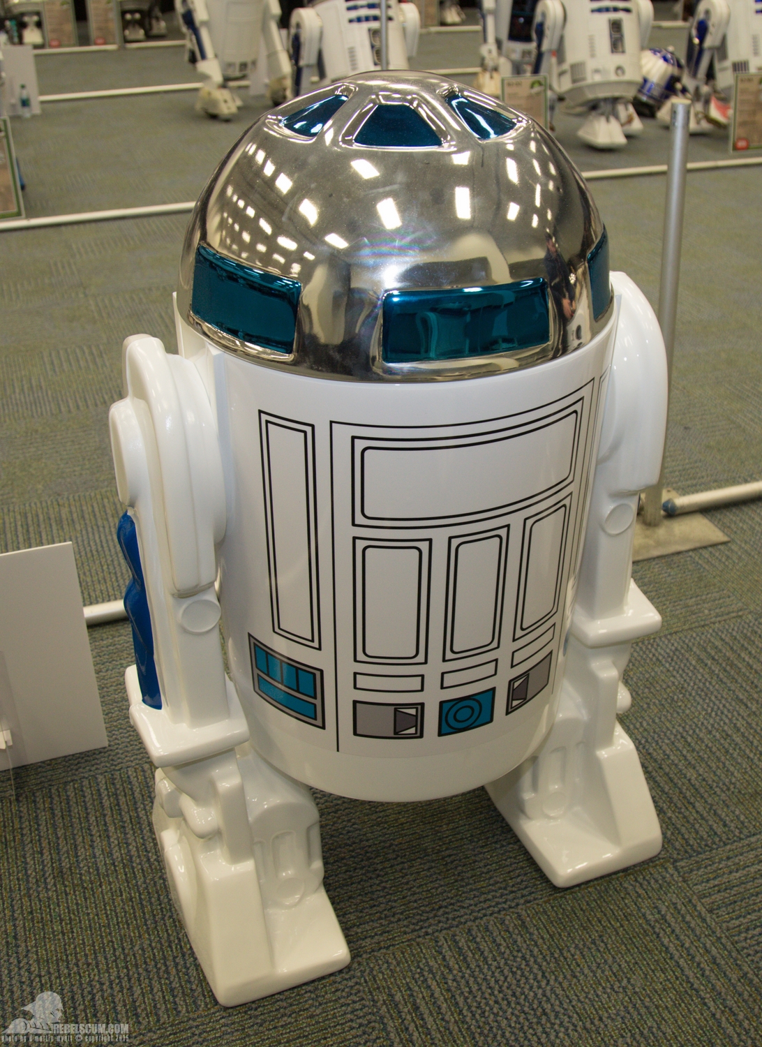 Star-Wars-Celebration-Anaheim-2015-R2-Builders-077.jpg