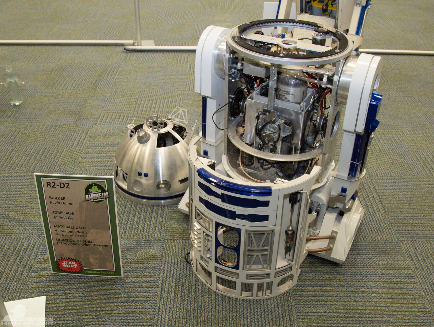 Star-Wars-Celebration-Anaheim-2015-R2-Builders-080.jpg