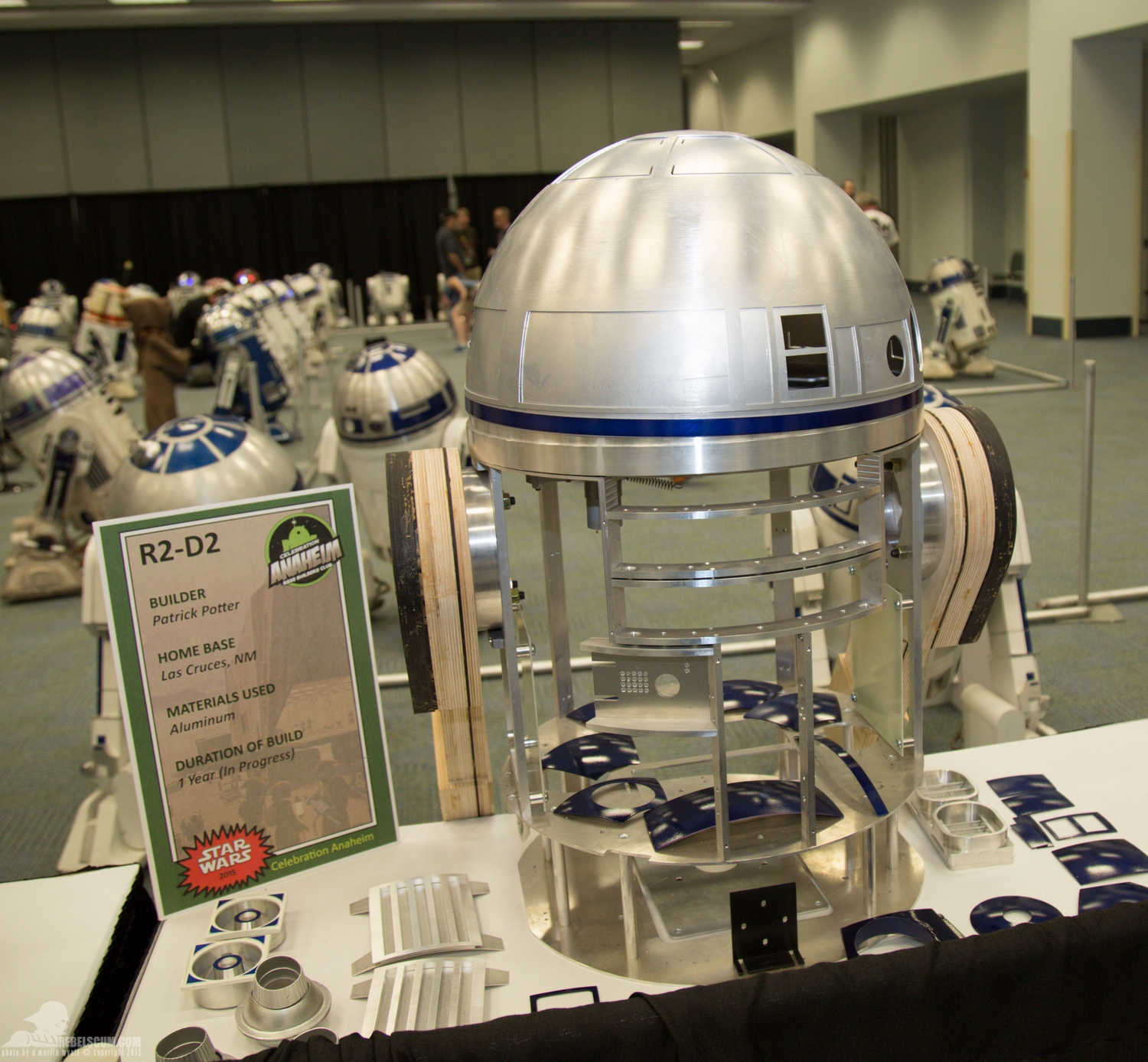 Star-Wars-Celebration-Anaheim-2015-R2-Builders-112.jpg