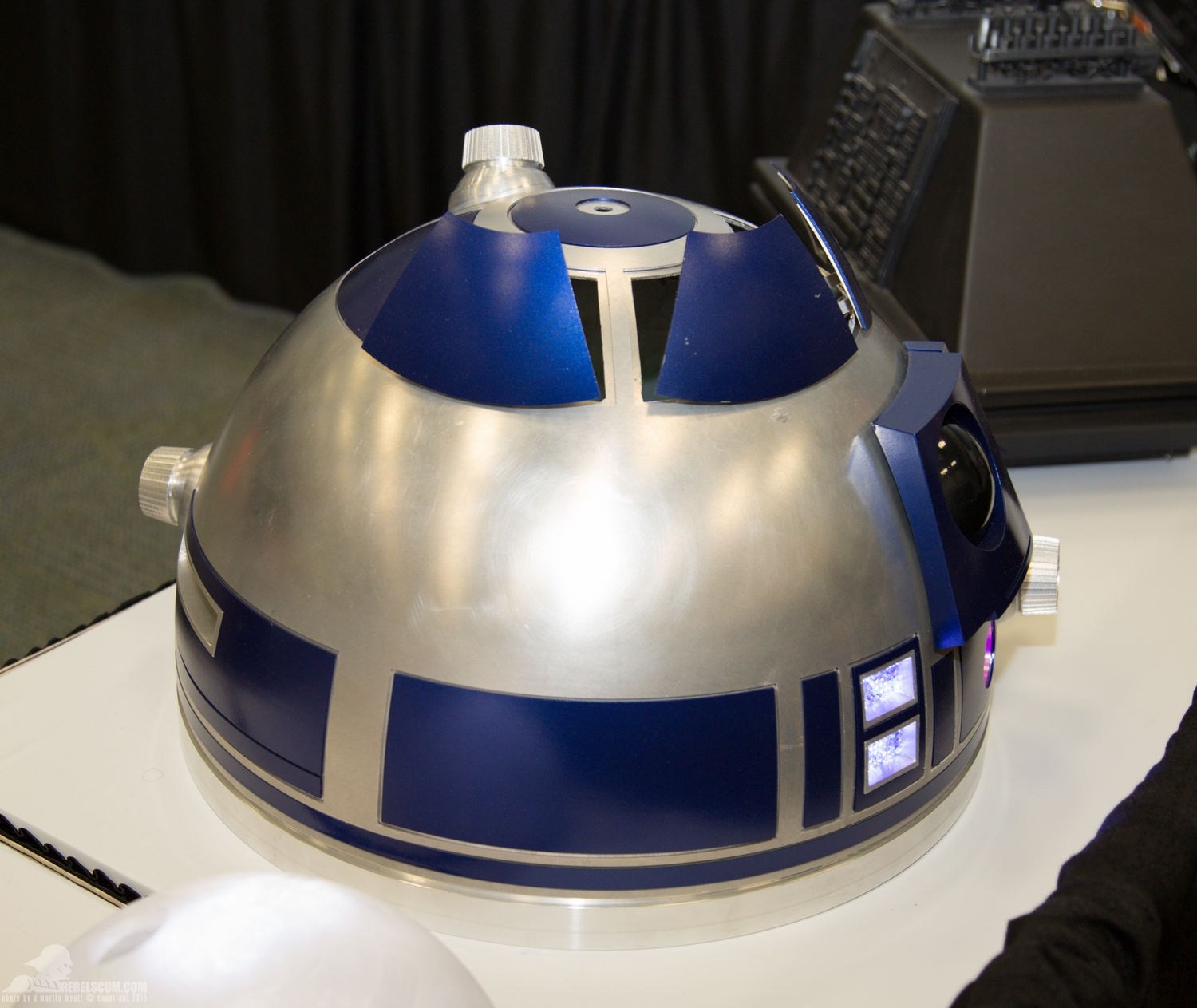 Star-Wars-Celebration-Anaheim-2015-R2-Builders-117.jpg