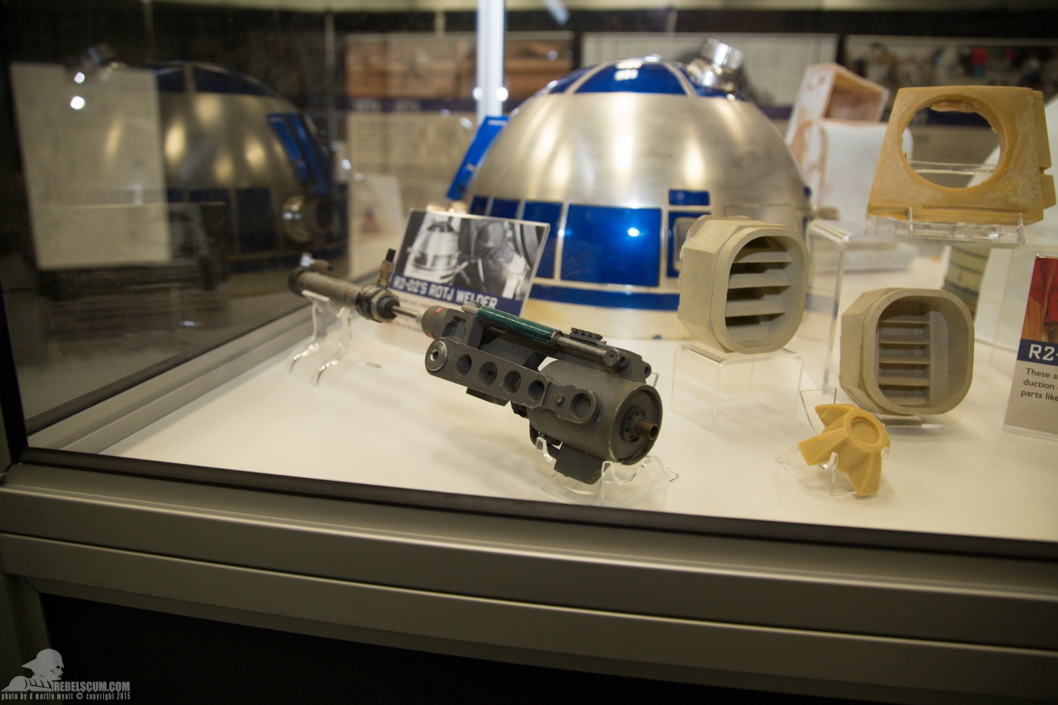 Star-Wars-Celebration-Anaheim-2015-R2-Builders-136.jpg