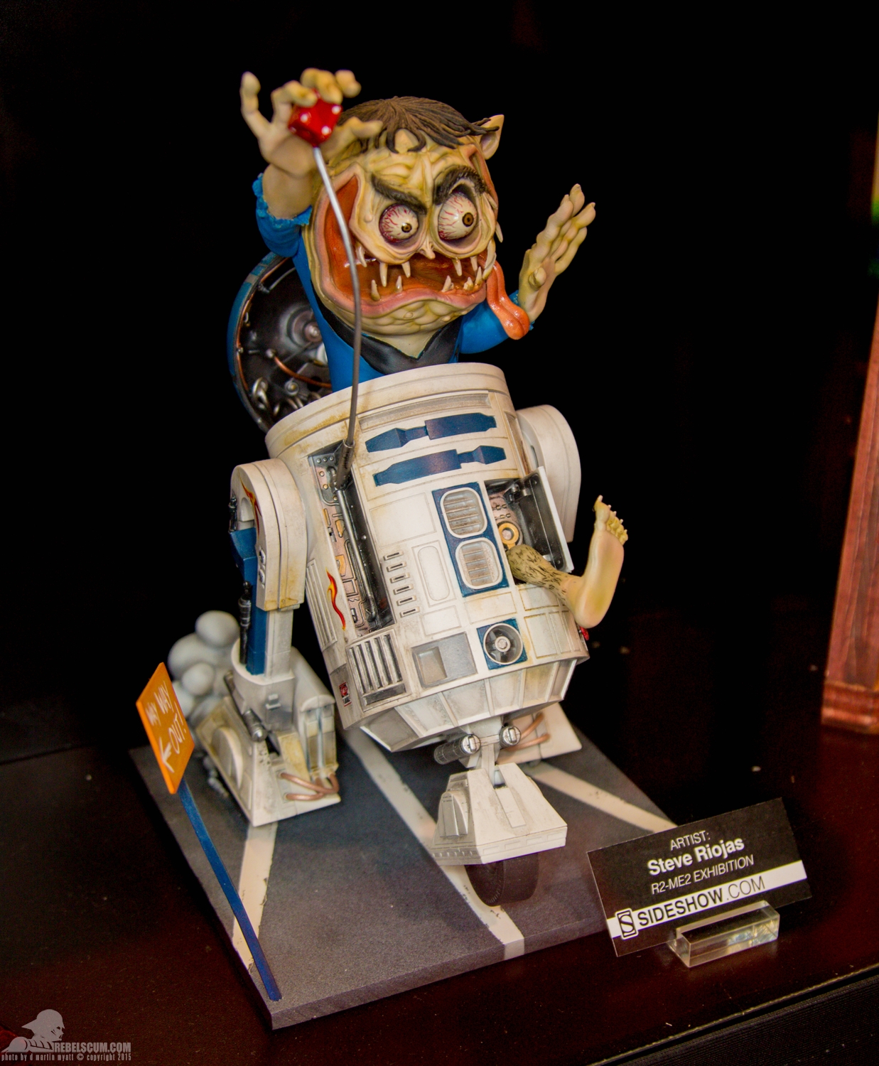 Star-Wars-Celebration-Anaheim-2015-Sideshow-R2-Me2-Exhibit-007.jpg