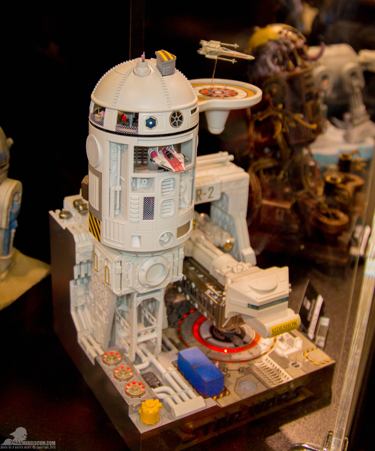 Star-Wars-Celebration-Anaheim-2015-Sideshow-R2-Me2-Exhibit-023.jpg