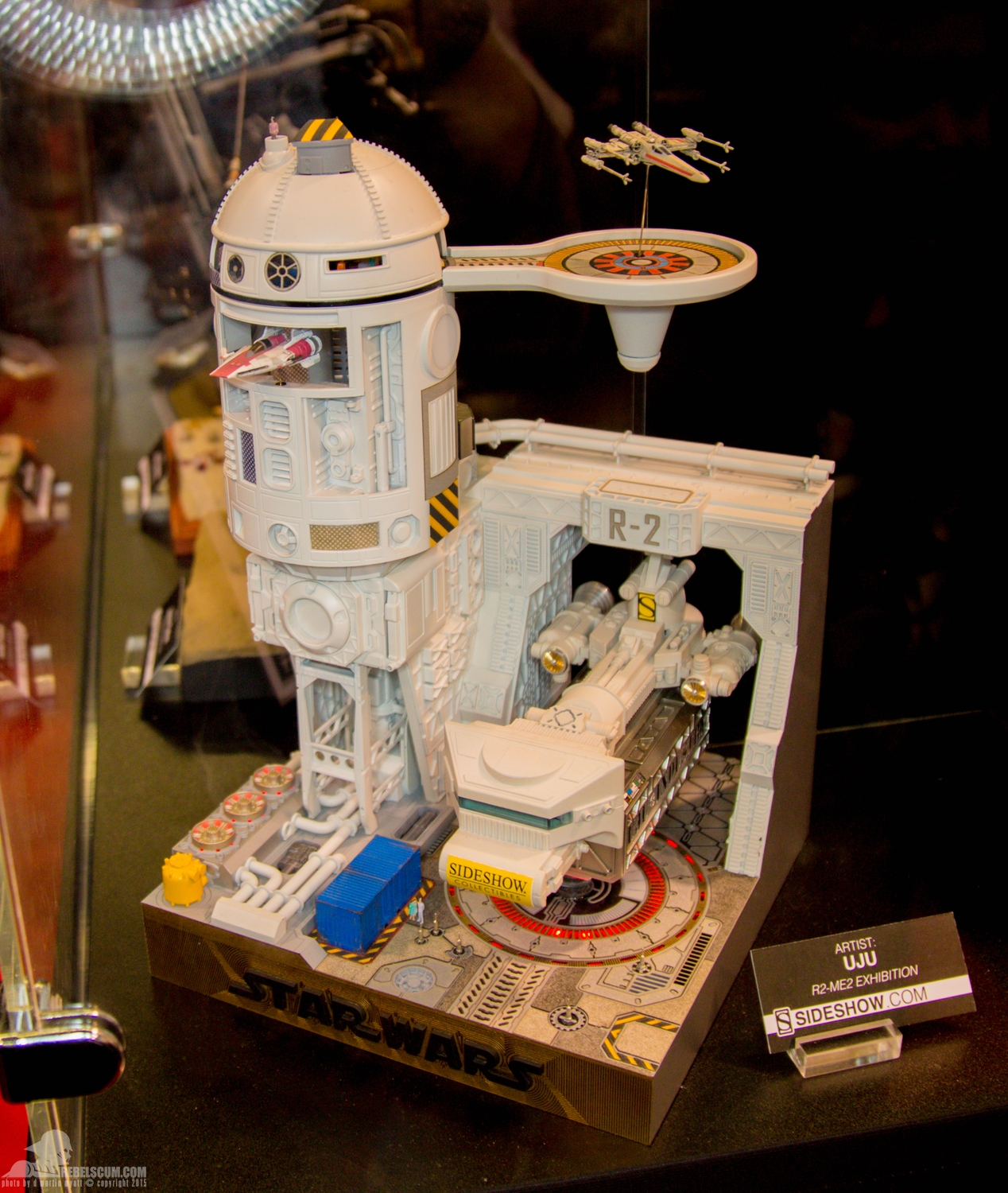 Star-Wars-Celebration-Anaheim-2015-Sideshow-R2-Me2-Exhibit-024.jpg