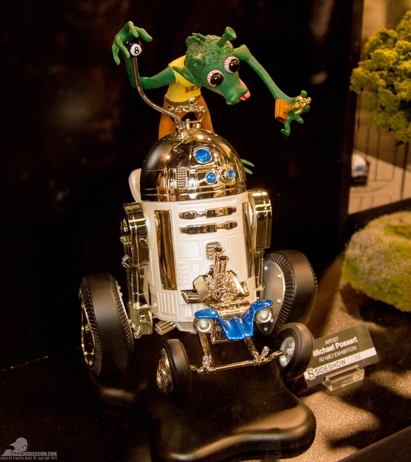 Star-Wars-Celebration-Anaheim-2015-Sideshow-R2-Me2-Exhibit-042.jpg